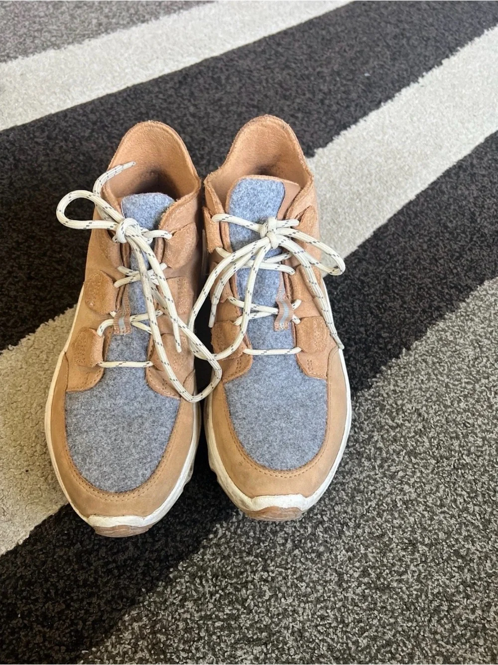 Sorel color tawny